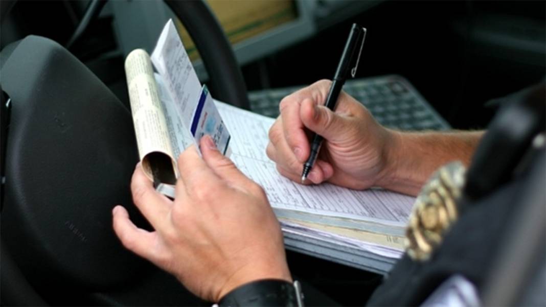 Trafik canavarlarına kötü haber! Yeni trafik cezaları dudak uçuklatıyor: Hangi ceza ne kadar zamlandı? 5